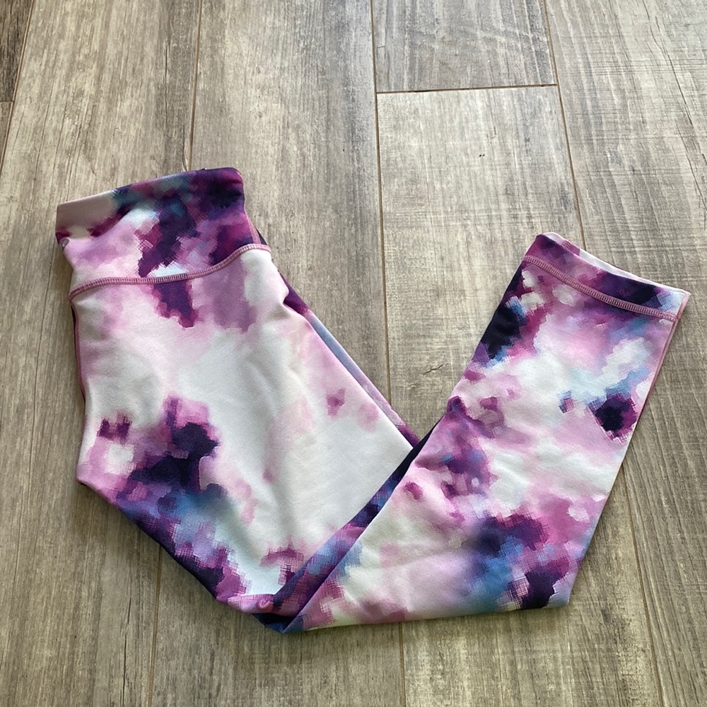 lululemon tie dye leggings size medium.  Missing inside tag- good condition